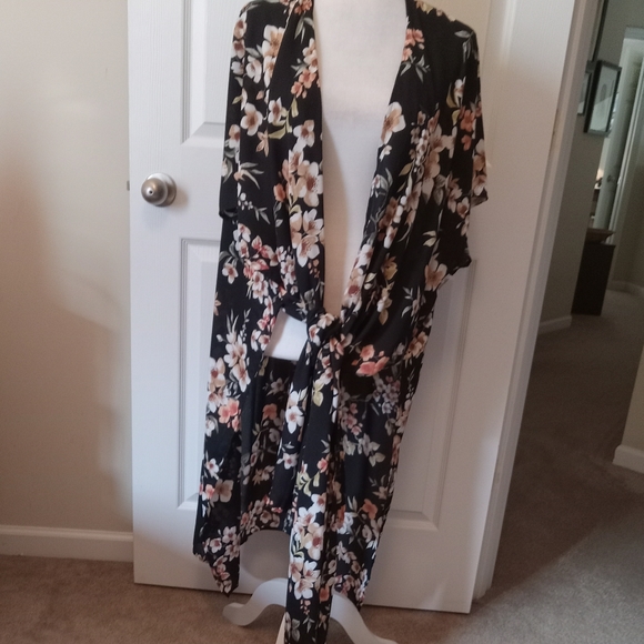 Gee Gee floral kimono; black. L/XL - Picture 5 of 7